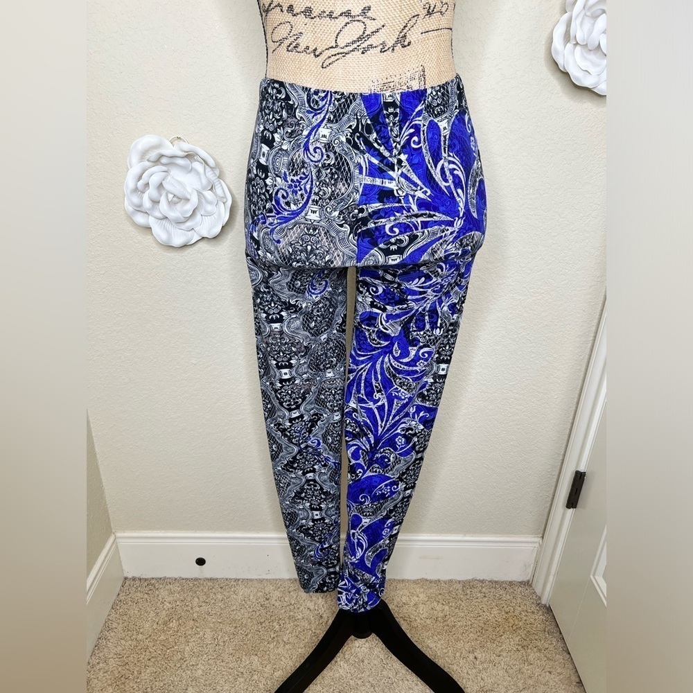 Honey & Lace Soft Stretchy White, Black & Blue Leggings in Size One Size